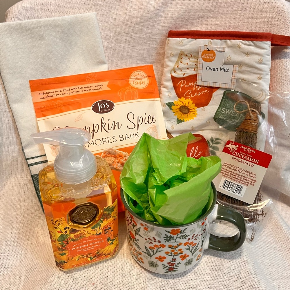 Autumn Kitchen Gift Set with Mug and Hand Soap